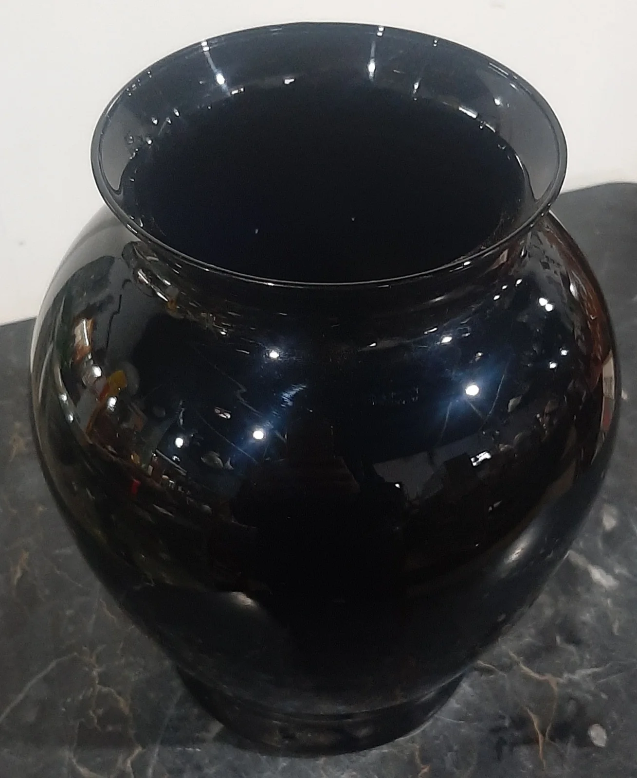 Jarrón esmaltado negro