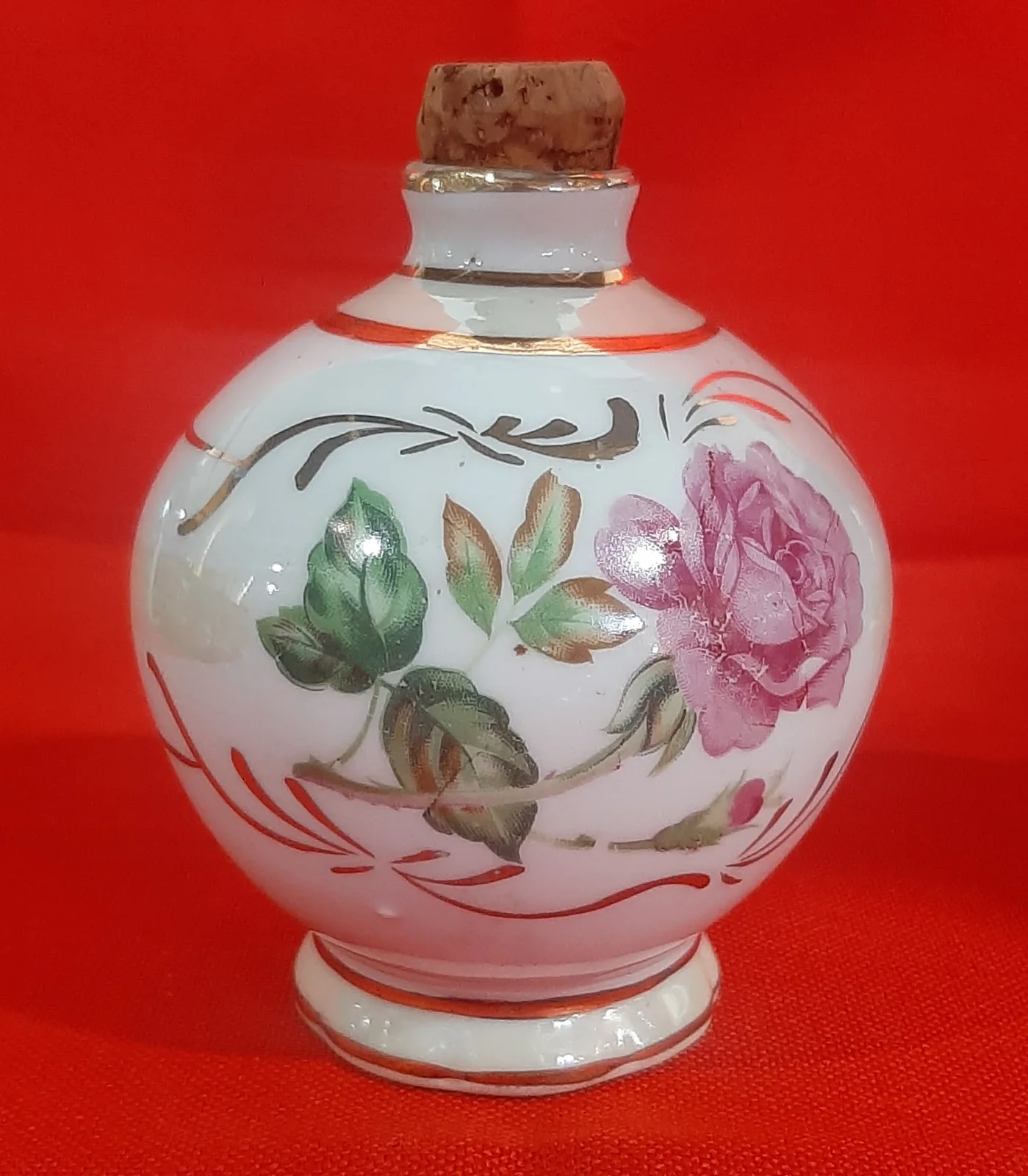 Perfumero motivo floral