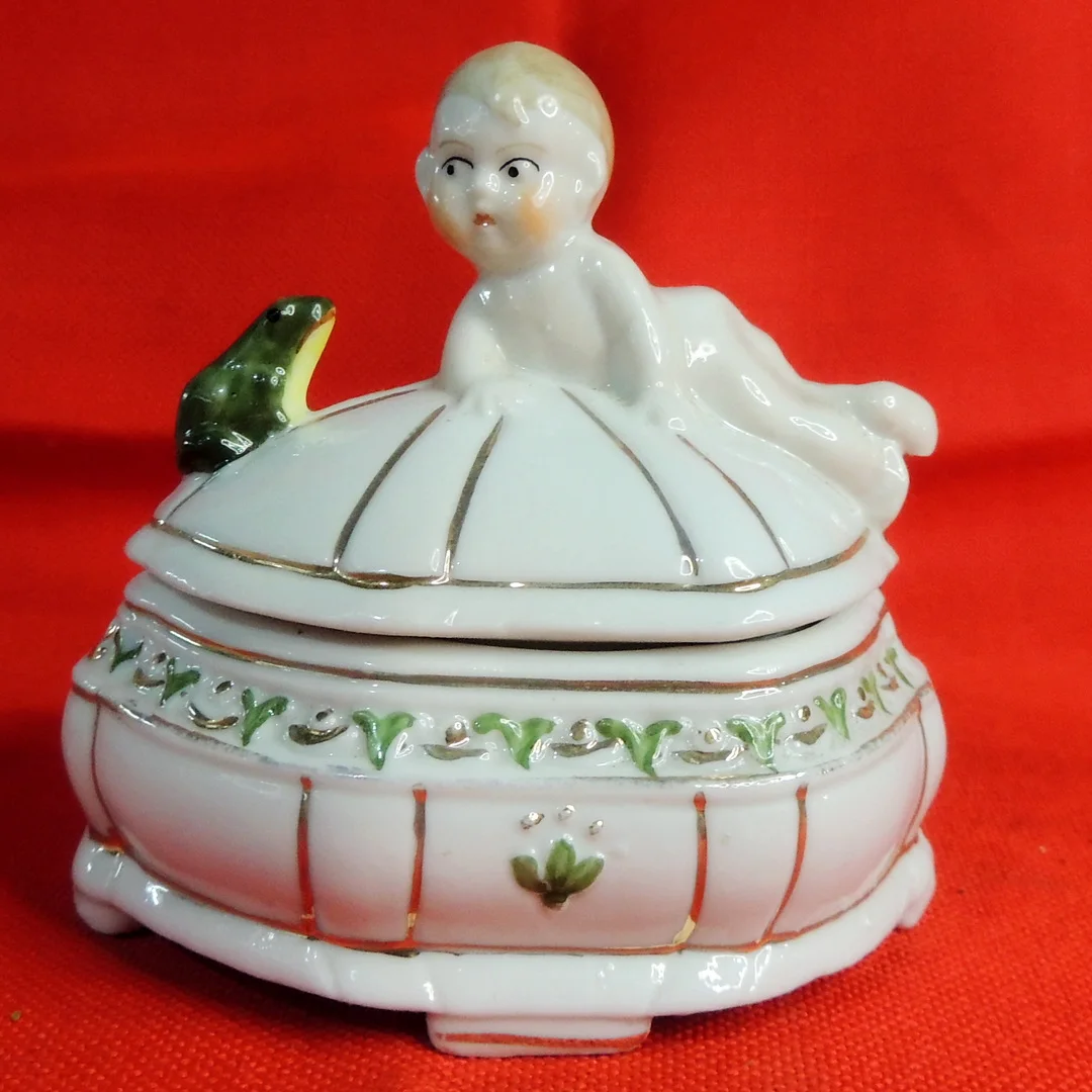 Alhajero de porcelana alemana