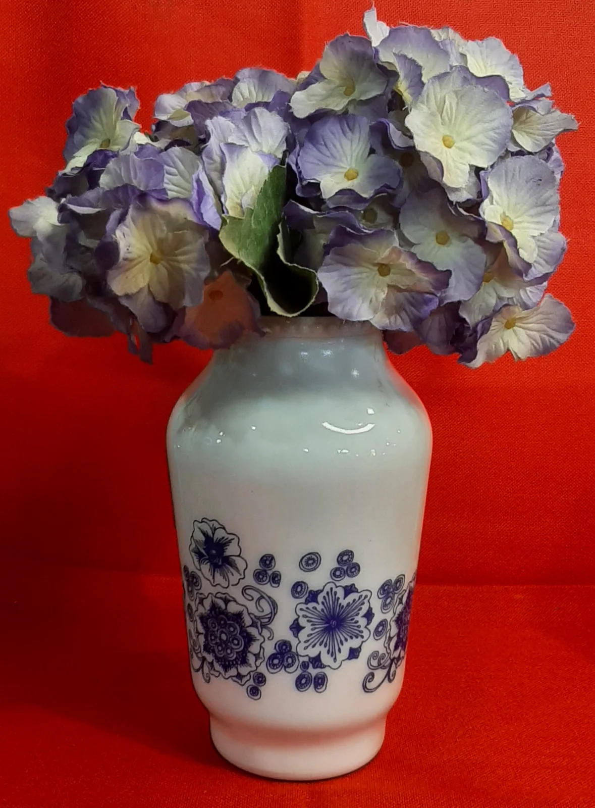 Florero opalina blanco