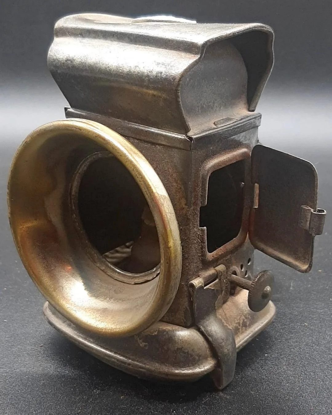 Farol de bicicleta inglés